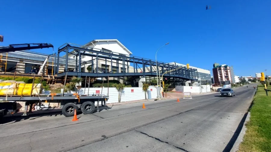 Avanza el puente entre el Casino y el Hotel Sasso de Mar del Plata mientras sigue pendiente la aprobación ambiental