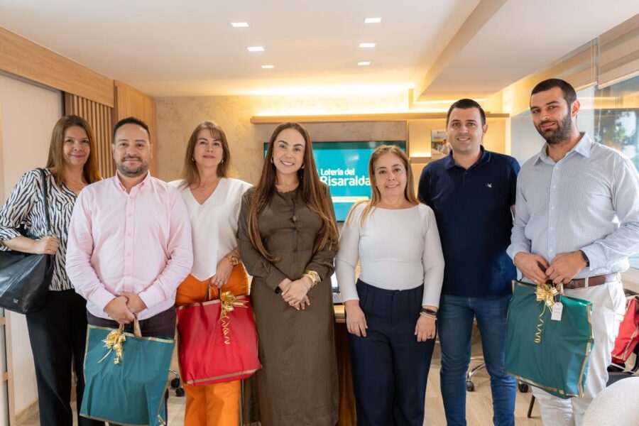 Las autoridades de la entidad tras la reunión de Junta Directiva. Foto: Lotería del Risaralda.