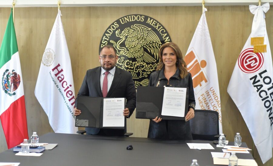 La directora general de Lotería Nacional, Olivia Salomón, y el titular de la Unidad de Inteligencia Financiera, Omar Reyes Colmenares.