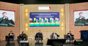 Marco Pequeno, country manager de Amusnet Brasil, durante su exposición en SiGMA South America 2026.