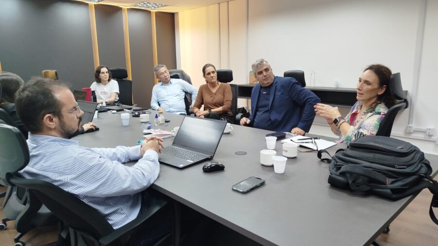 Las autoridades de Lotep junto con los funcionarios de Cibelae. Foto: Cibelae.