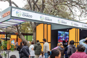 La Lotería Chaqueña participó en la Bienal 2026 con un stand