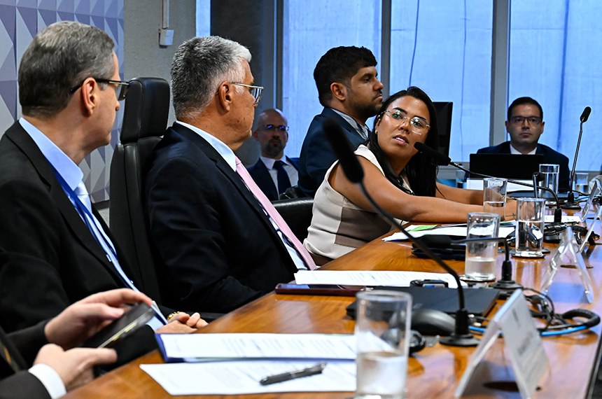 La activista Jéssica Lobo durante su intervención en la audiencia. Foto: Waldemir Barreto/Agencia Senado.