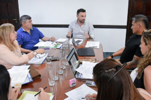 La Comisión de Servicios Públicos, Actividades Comerciales y Privatizaciones del Concejo Deliberante de Salta analiza el Proyecto de Ordenanza que busca prohibir la publicidad de juegos de azar y apuestas virtuales en carteles.