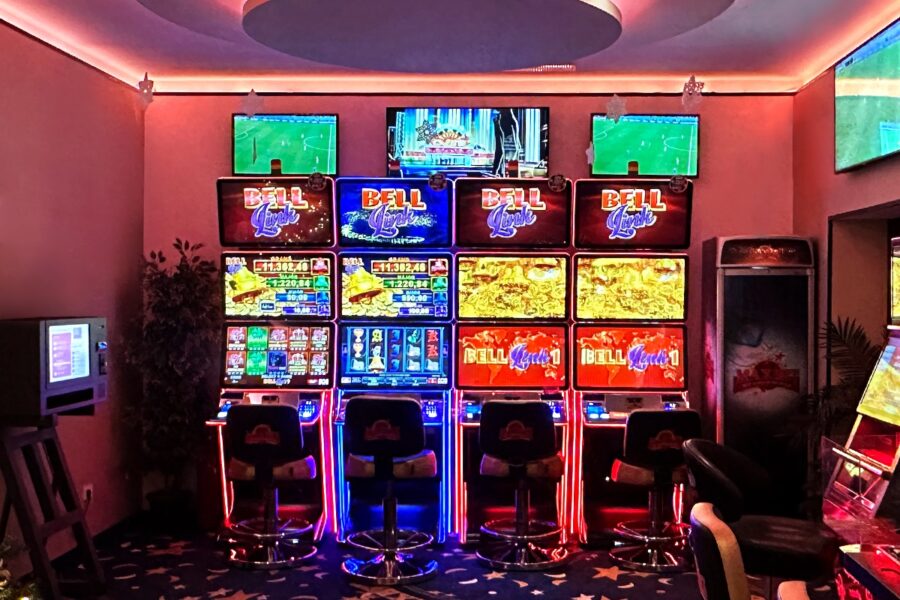 Visitors of Max Bet Casino in Zagreb can enjoy the 10 fascinating titles of the jackpot.