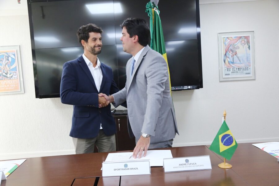 Felippe Marchetti, Sportradar, and André Fufuca, BR Minister of Sports.