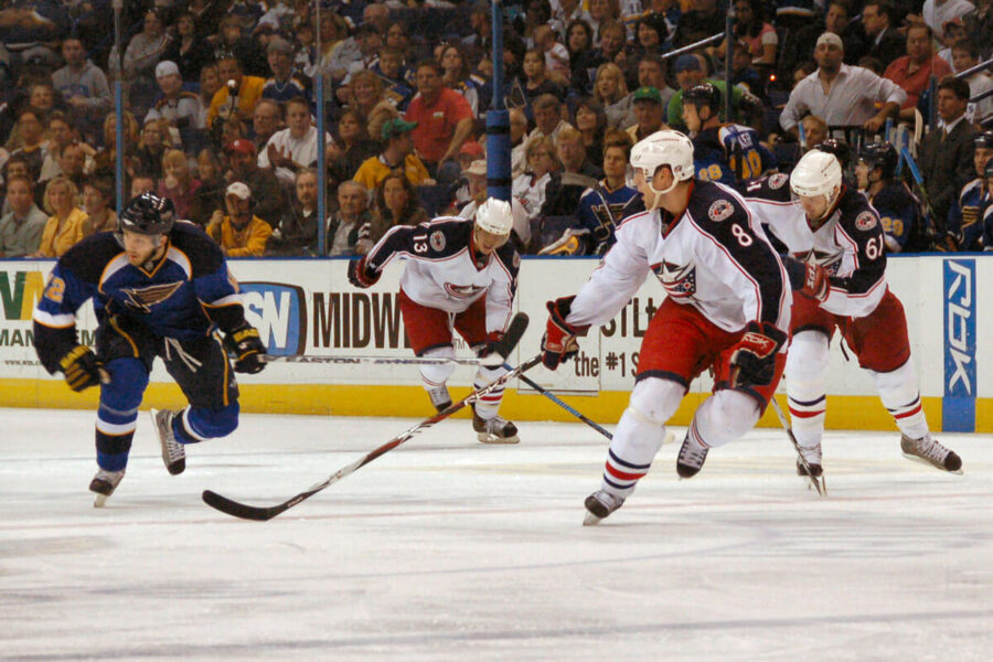 Puck Line in Sports Betting: How Hockey Spreads Work and When to Use Them