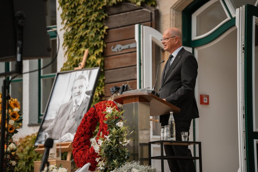 Spokesperson for the Executive Board, Lars Felderhoff, paid tribute to Paul Gauselmann’s courage, dedication and drive.